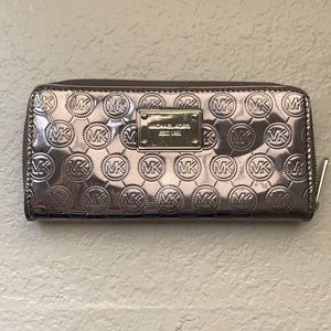 Michael Kors Zip wallet